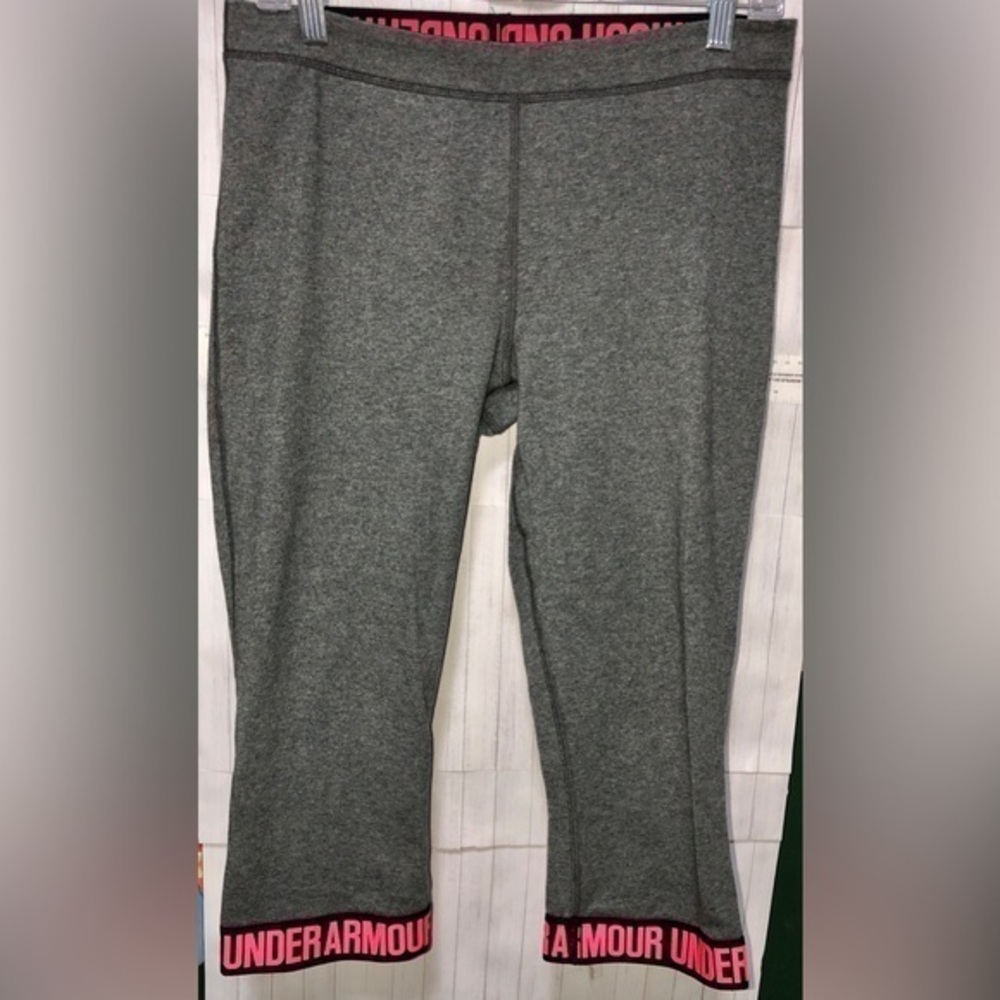 🥀Under Armour Charged Heather Gray Capri Leggings